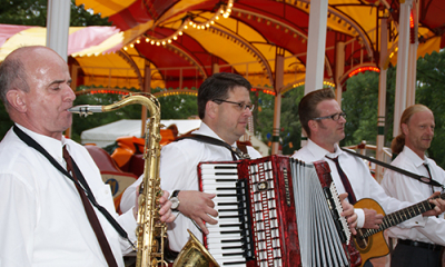 90 Jahre Raupe Konzert mit dem Trio Schlagerlust